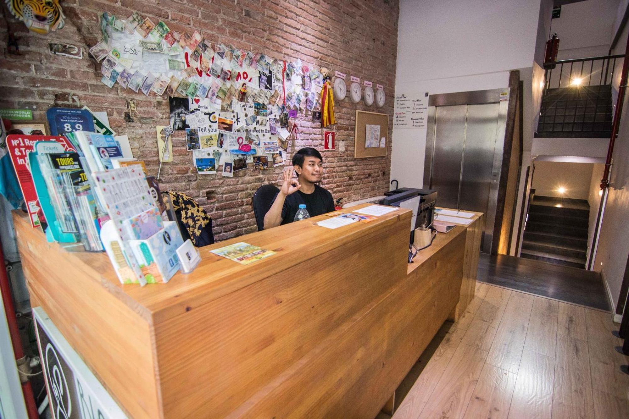 Black Swan Hostel Barcelona Luaran gambar